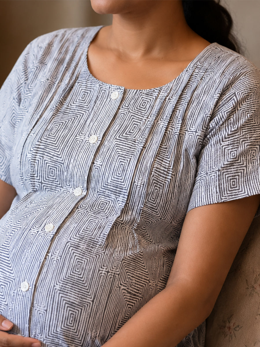 Ziva Maternity & Feeding Cotton Full-Open Short Nighty – Geometric Maze Dark Grey Print