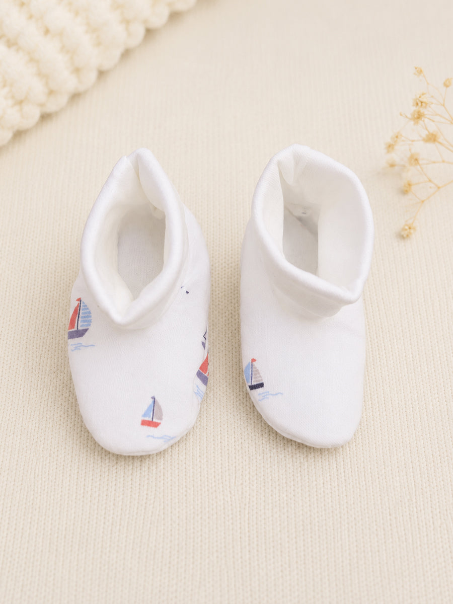 Ziva Baby Cap, Mitten & Bootie Set – Sailboat Print | Knitted Cotton