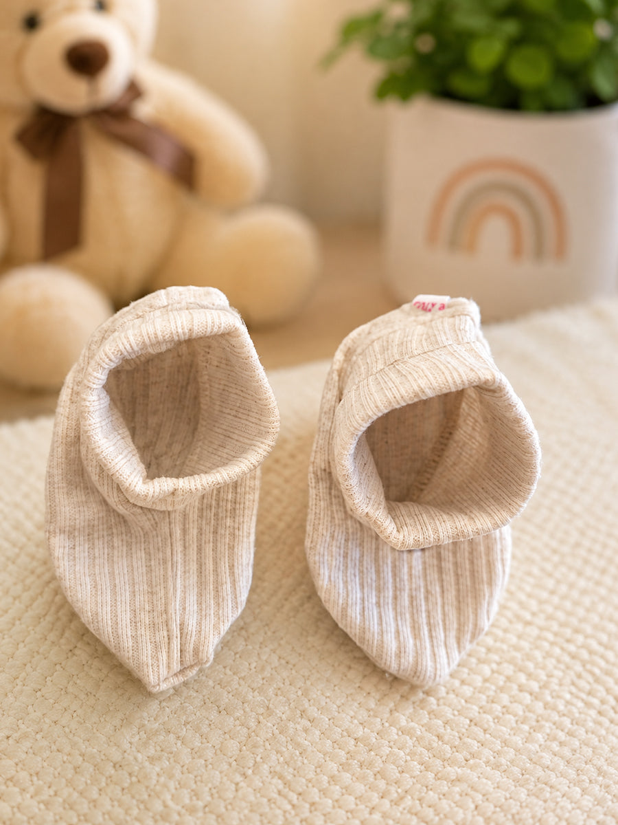 Ziva Baby Cap, Mitten & Bootie Set – Solid Light Grey Ribbed | Knitted Cotton