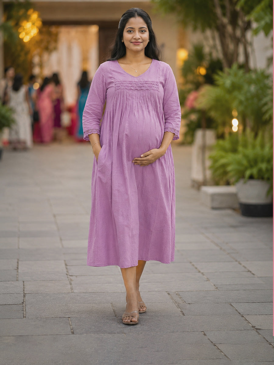 Ziva Maternity & Feeding Slub Grain Textured Dress with Invisible Feeding Zips, Crochet Lace Detailing & Pocket – Light Lavender