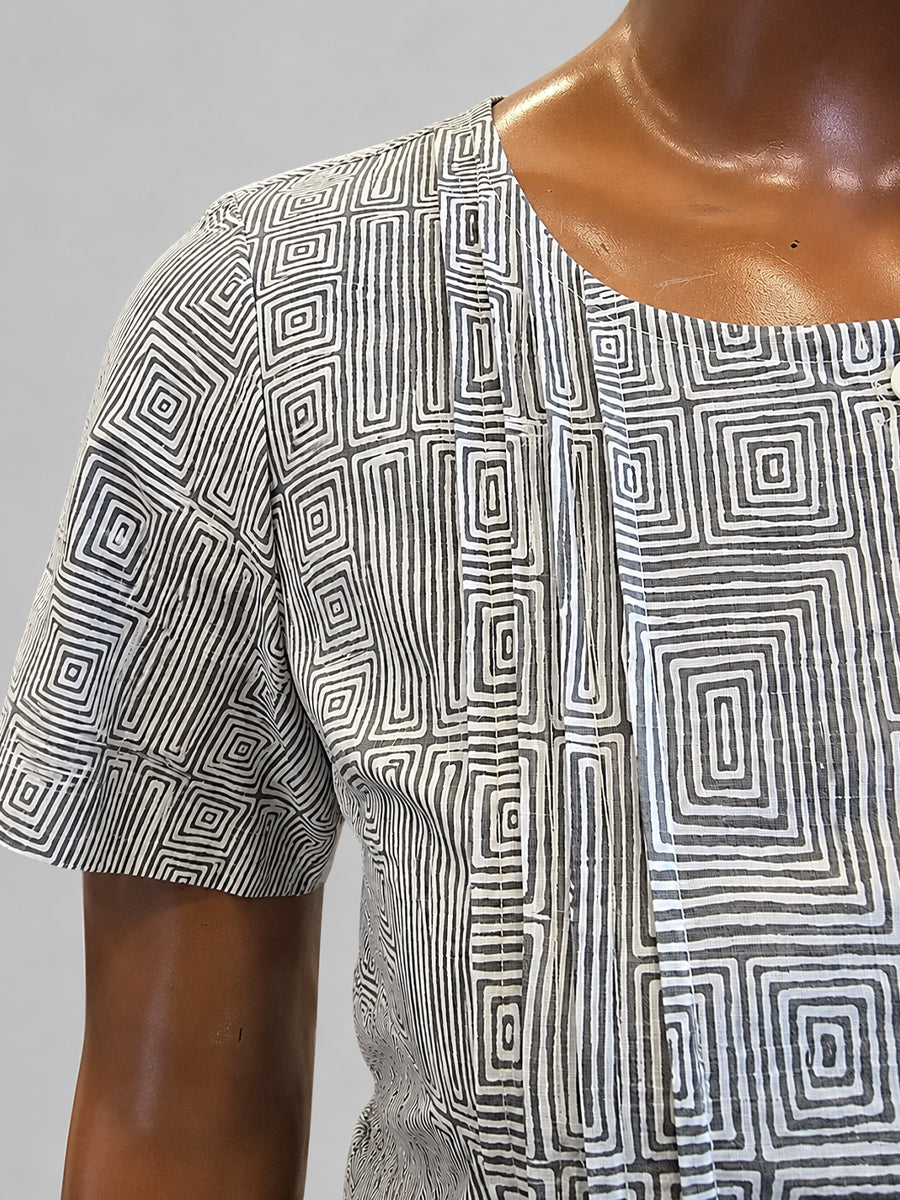 Ziva Maternity & Feeding Cotton Full-Open Short Nighty – Geometric Maze Dark Grey Print