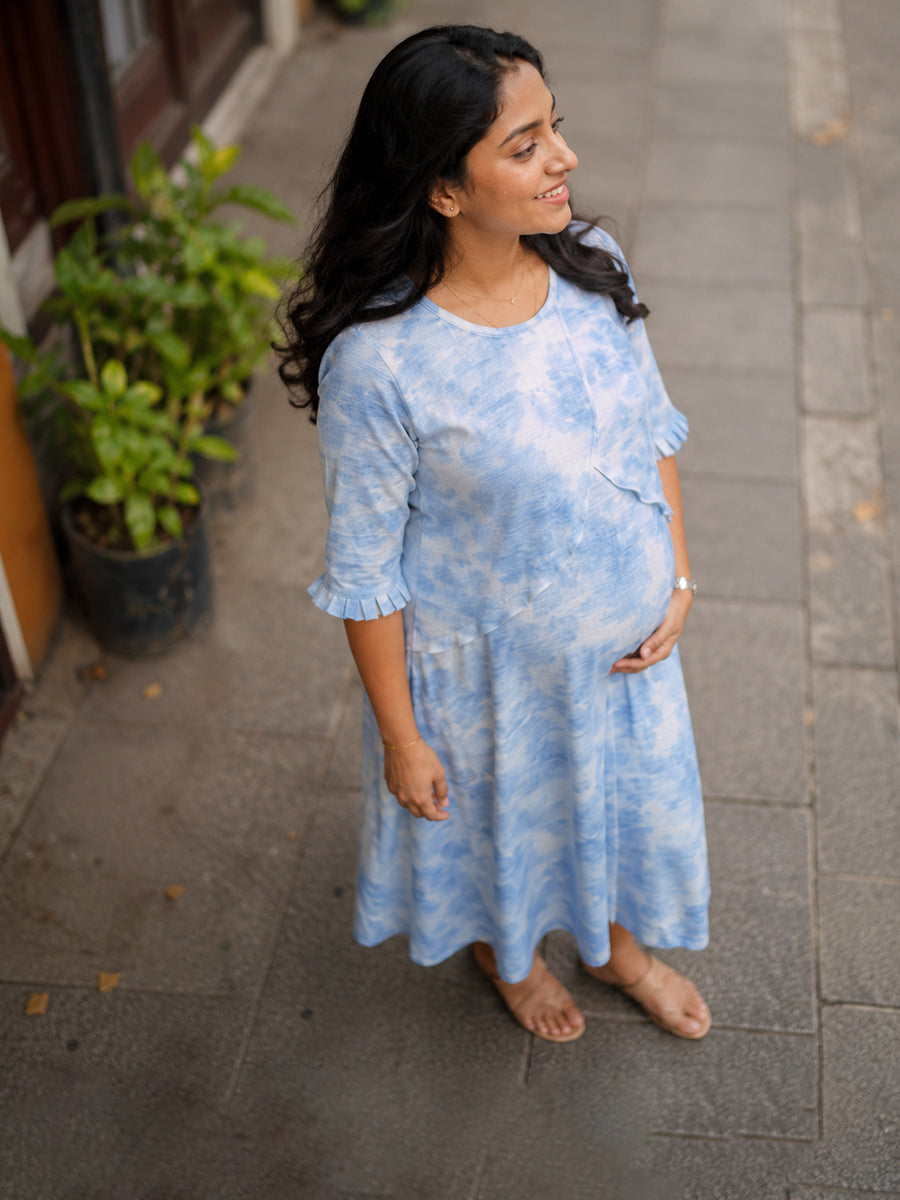 Ziva Maternity & Feeding Knitted Cotton Maxi Dress with Zipless Feeding Access & Pocket – Light Blue Spray Paint Print