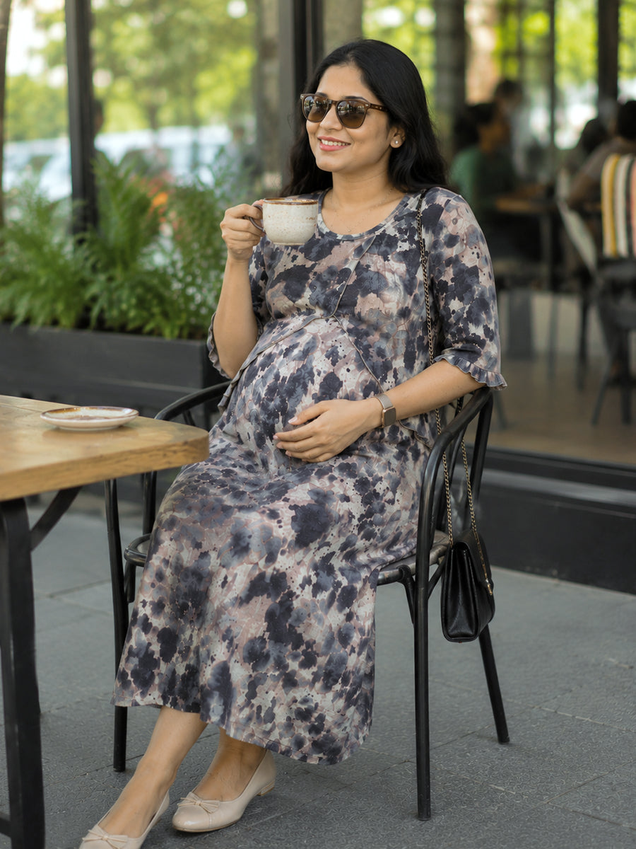 Ziva Maternity & Feeding Knitted Cotton Maxi Dress with Zipless Feeding Access & Pocket – Light Grey Watercolor Tie-Dye