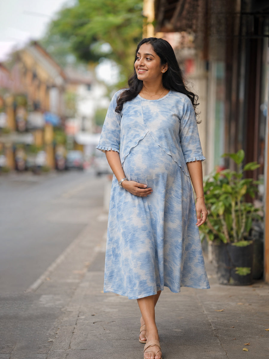 Ziva Maternity & Feeding Knitted Cotton Maxi Dress with Zipless Feeding Access & Pocket – Light Blue Spray Paint Print