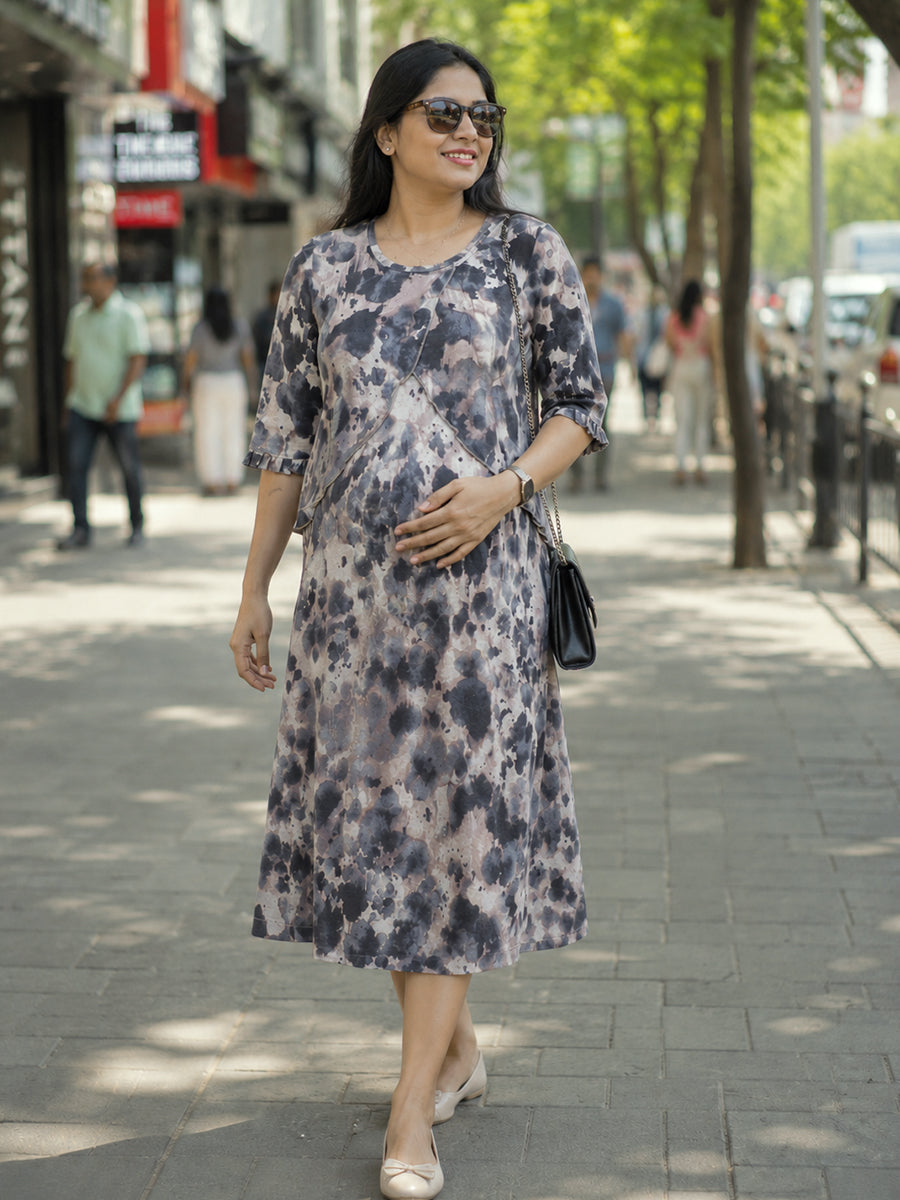 Ziva Maternity & Feeding Knitted Cotton Maxi Dress with Zipless Feeding Access & Pocket – Light Grey Watercolor Tie-Dye
