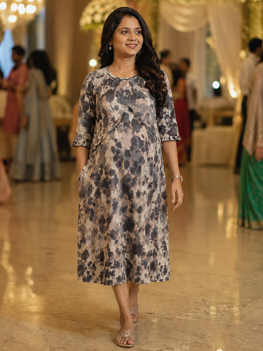 Ziva Maternity & Feeding Knitted Cotton Maxi Dress with Zipless Feeding Access & Pocket – Light Grey Watercolor Tie-Dye