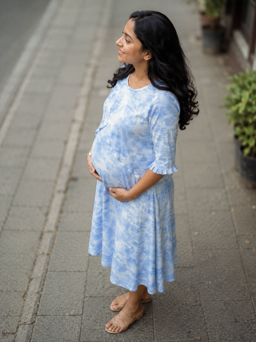 Ziva Maternity & Feeding Knitted Cotton Maxi Dress with Zipless Feeding Access & Pocket – Light Blue Spray Paint Print