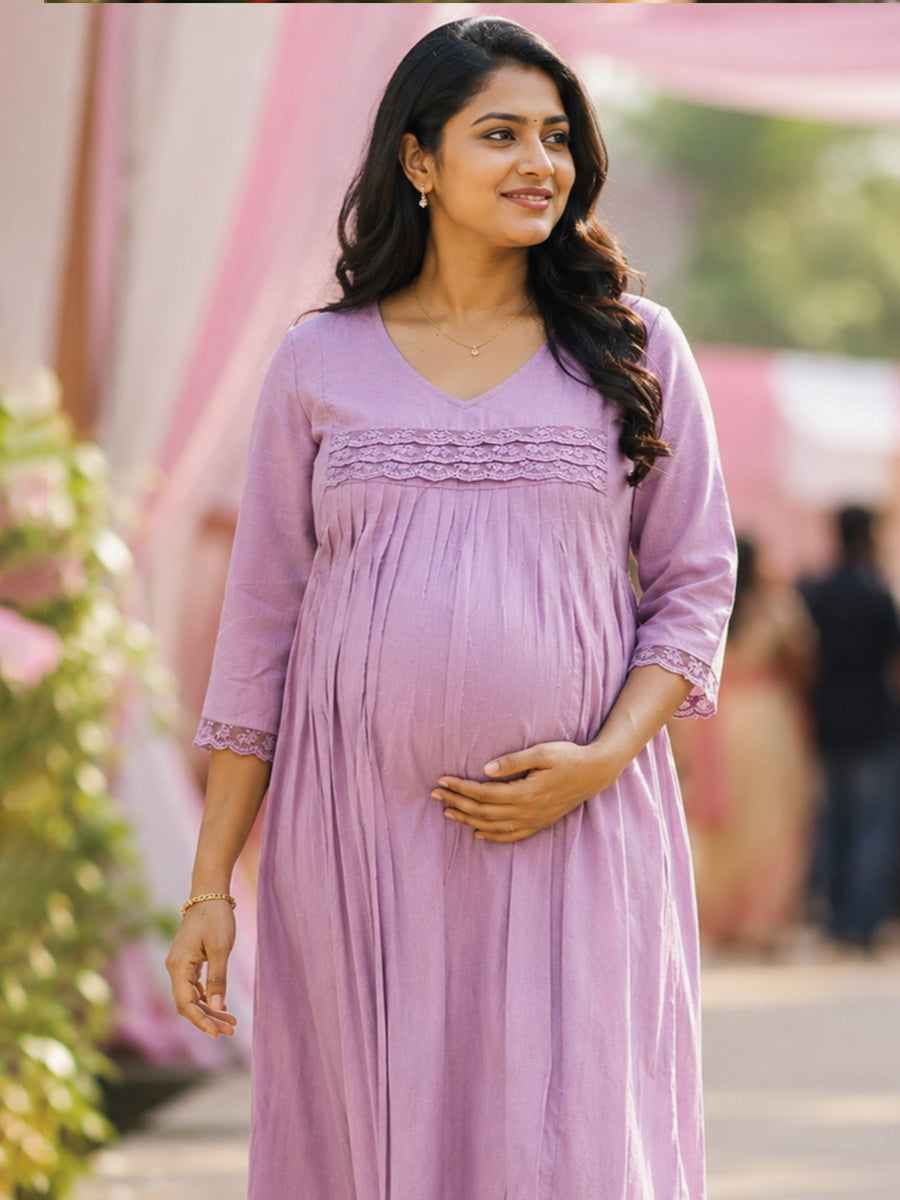 Ziva Maternity & Feeding Slub Grain Textured Dress with Invisible Feeding Zips, Crochet Lace Detailing & Pocket – Light Lavender