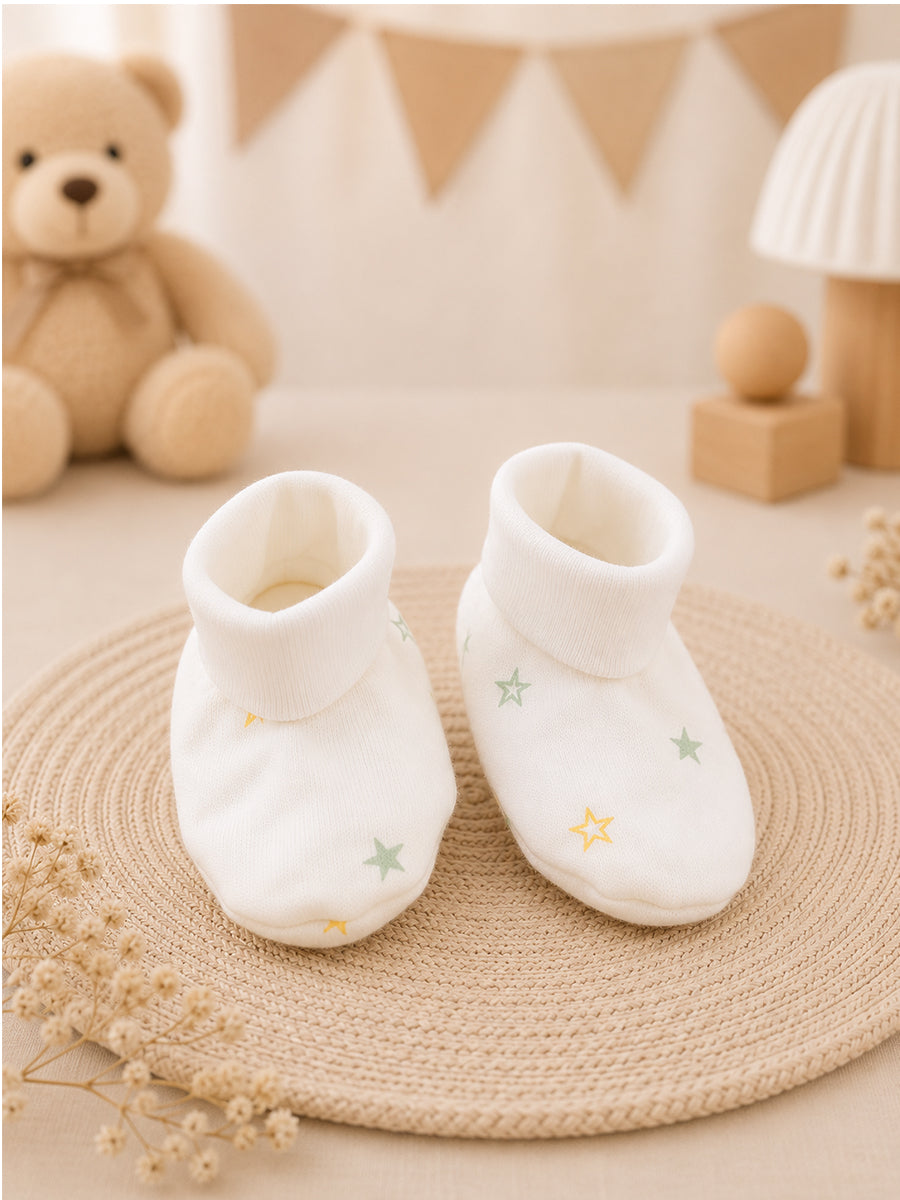 Ziva Baby Cap, Mitten & Bootie Set – Little Lamb & Stars Print | Knitted Cotton