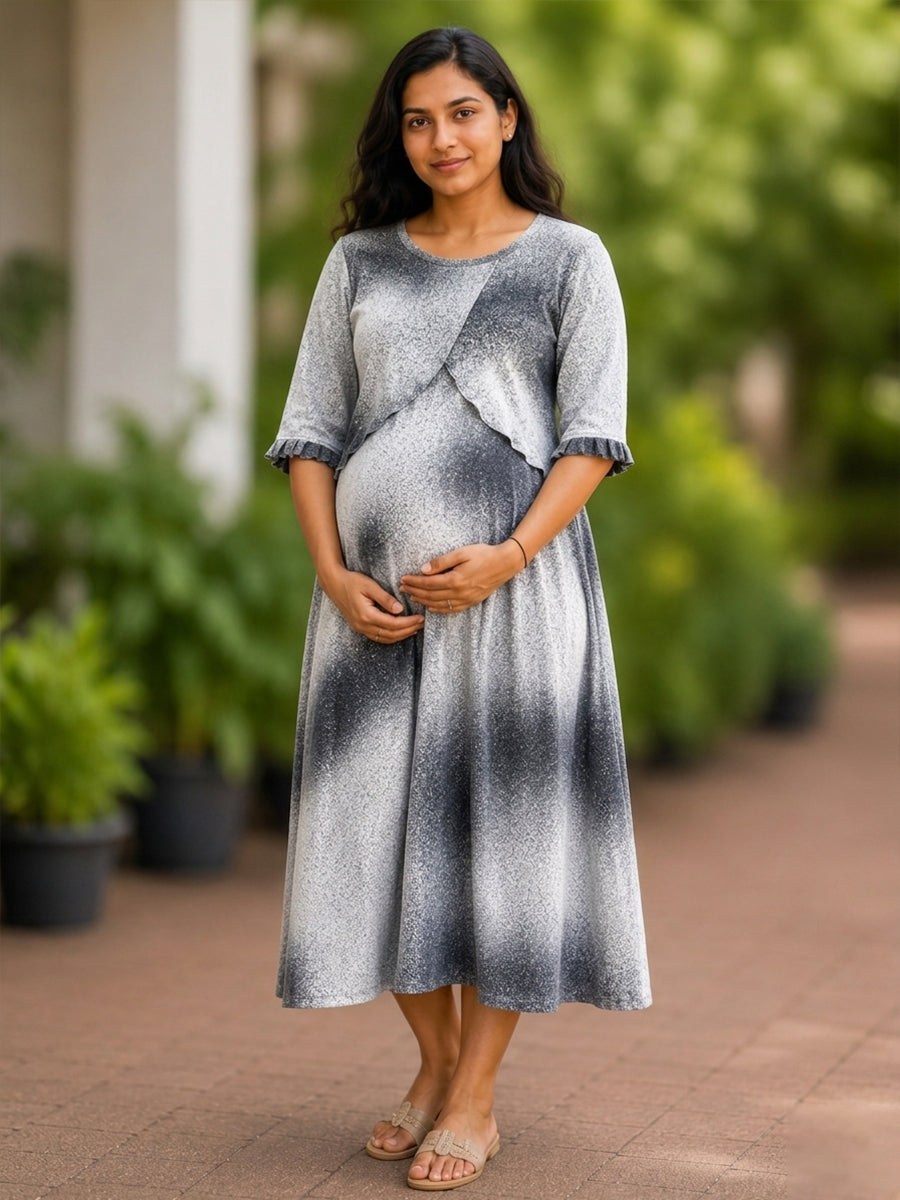 Ziva Maternity & Feeding Knitted Cotton Maxi Dress with Zipless Feeding Access & Pocket – Charcoal Grey Spray Paint Print