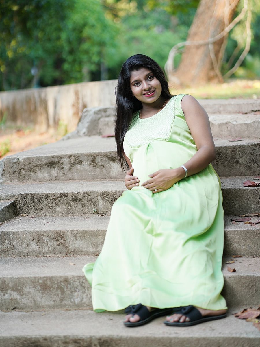 Maternity Photo Gown- parrot green