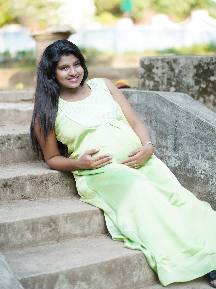 Maternity Photo Gown- parrot green
