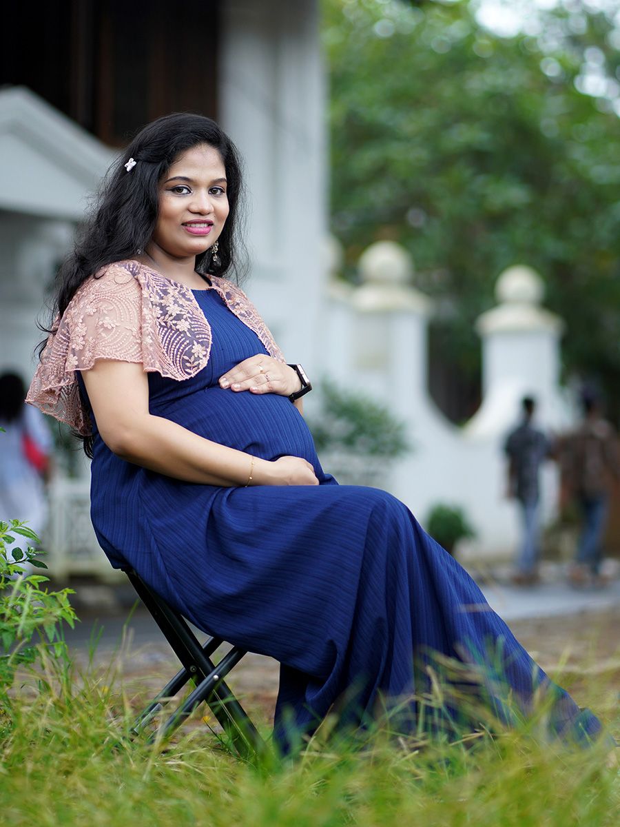 Maternity Photoshoot Shown Blue with Peach