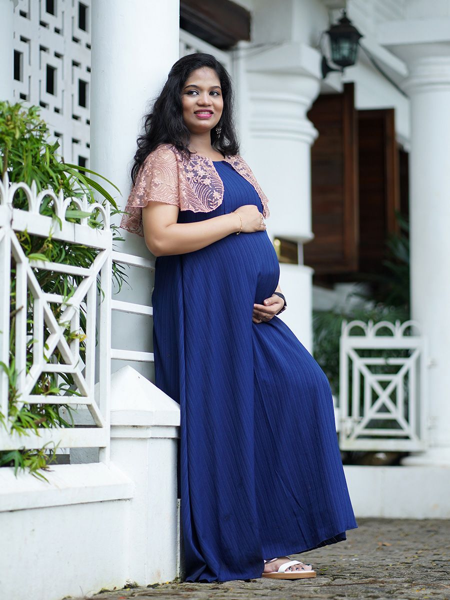 Maternity Photoshoot Shown Blue with Peach