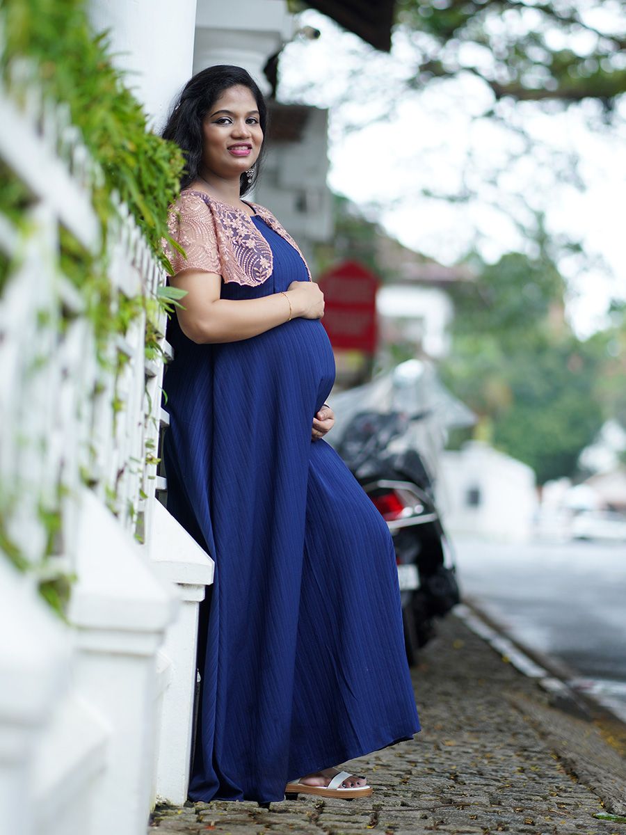 Maternity Photoshoot Shown Blue with Peach