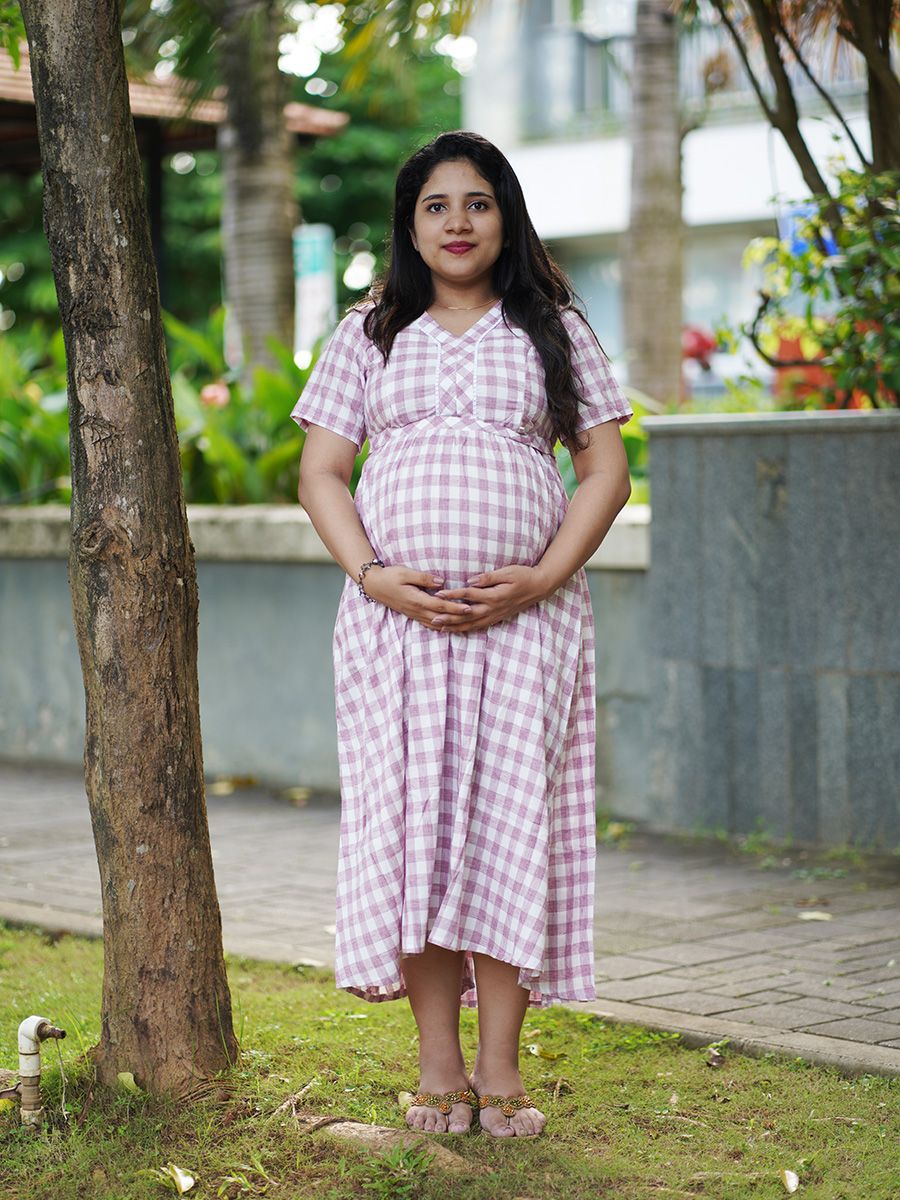 Maternity Short Night Gown- Checks (Pink)