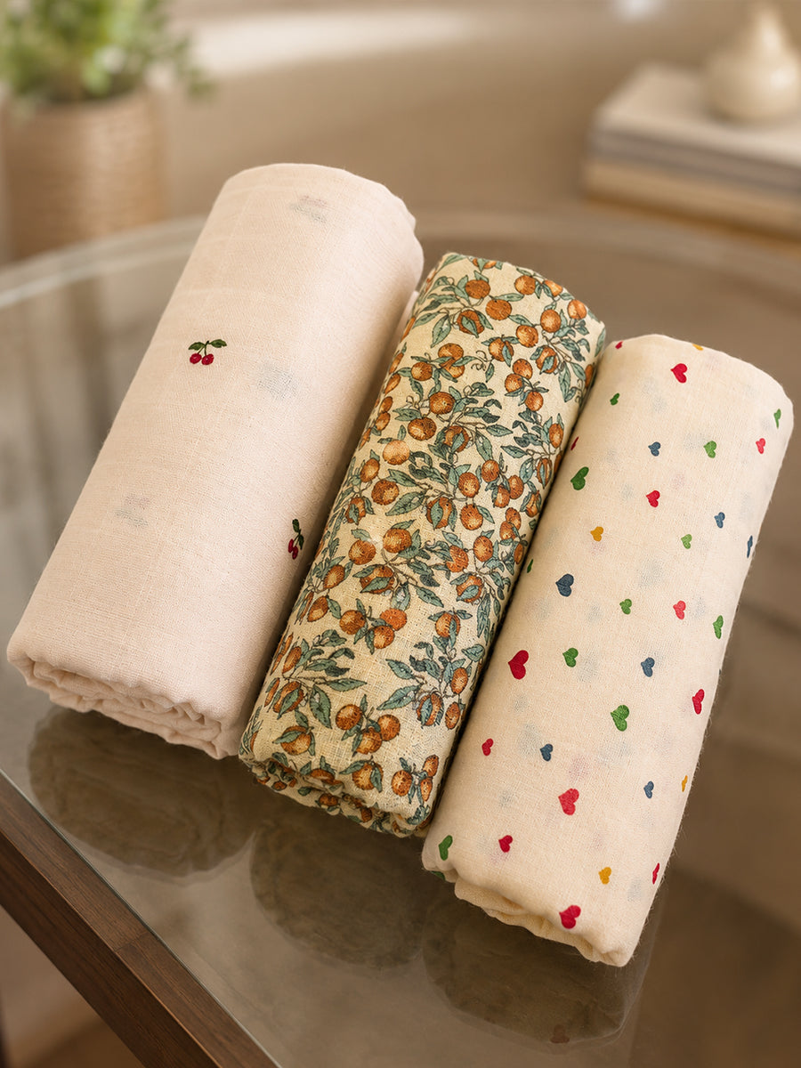 Ziva Premium Cotton Muslin Cloth – 3 Pieces | 100 × 100 cm Extra Large | Soft, Breathable & Multipurpose | Assorted Prints | Print Included: Tiny Hearts