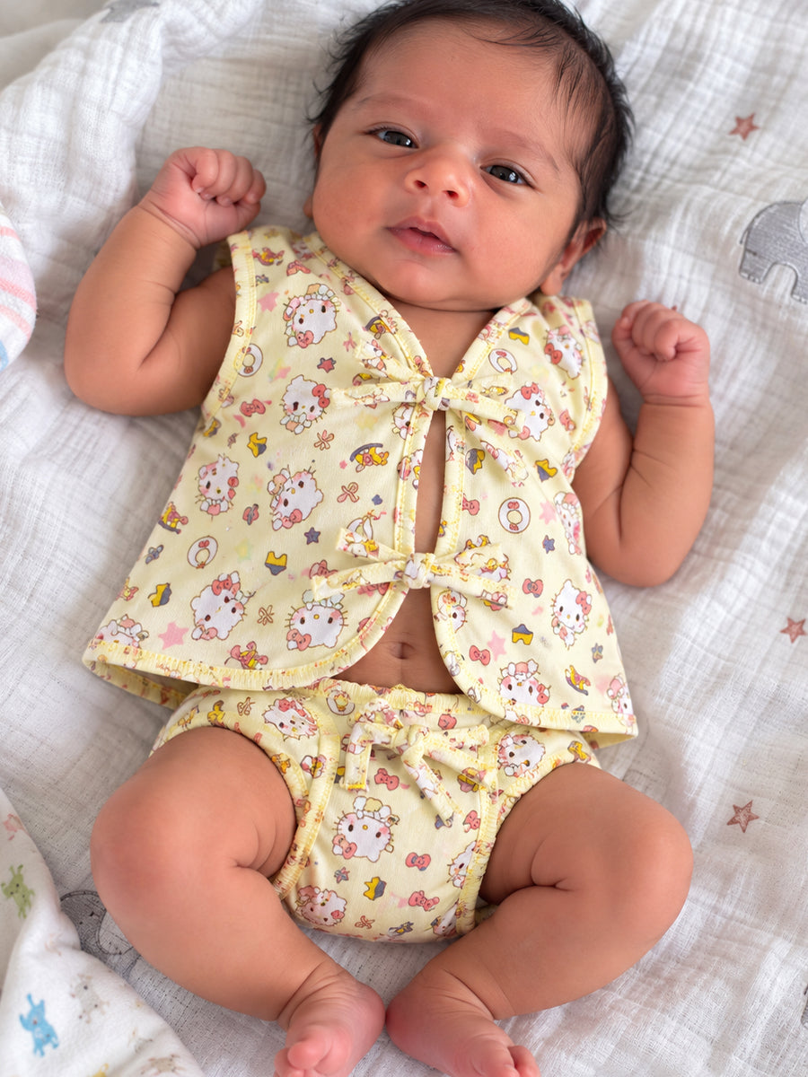 Ziva Newborn Knitted Cotton Front Open Tie Jabla with Light Padded Tie Nappy – Butter Yellow Kitty Print | 1 Jabla + 1 Nappy