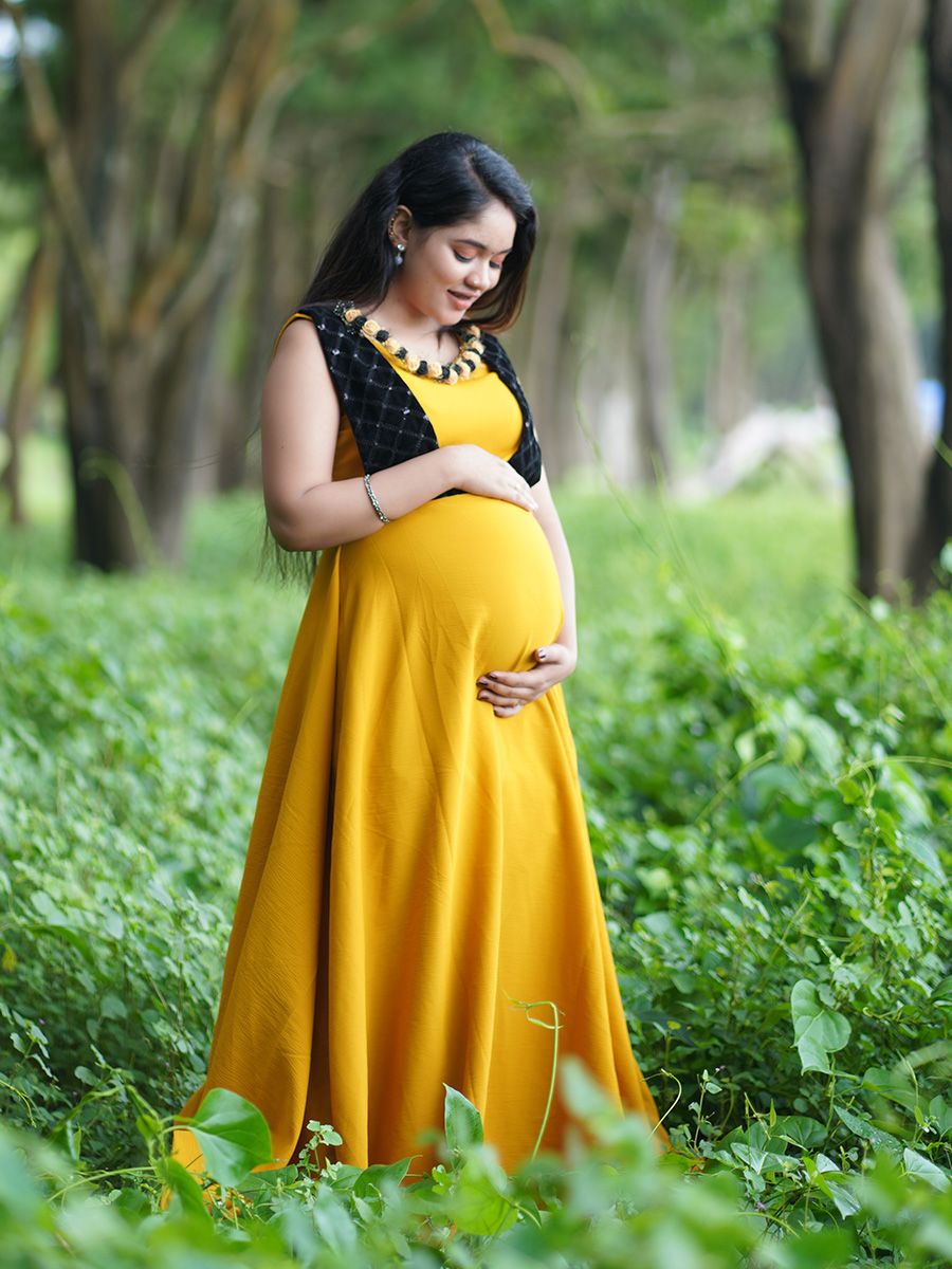 Off-Shoulder Maternity Photoshoot Gown - White
