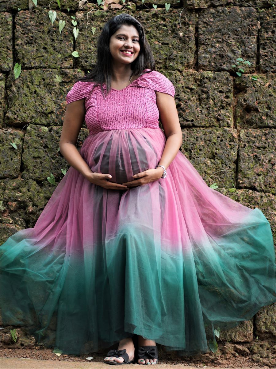 Maternity outs  Maternity dresses for photoshoot, Maternity dresses,  Indian maternity