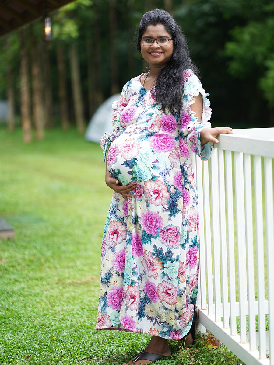 Maternity Photoshoot Gown Rental Service at Rs 1400/day in Ahmedabad | ID:  24773499497
