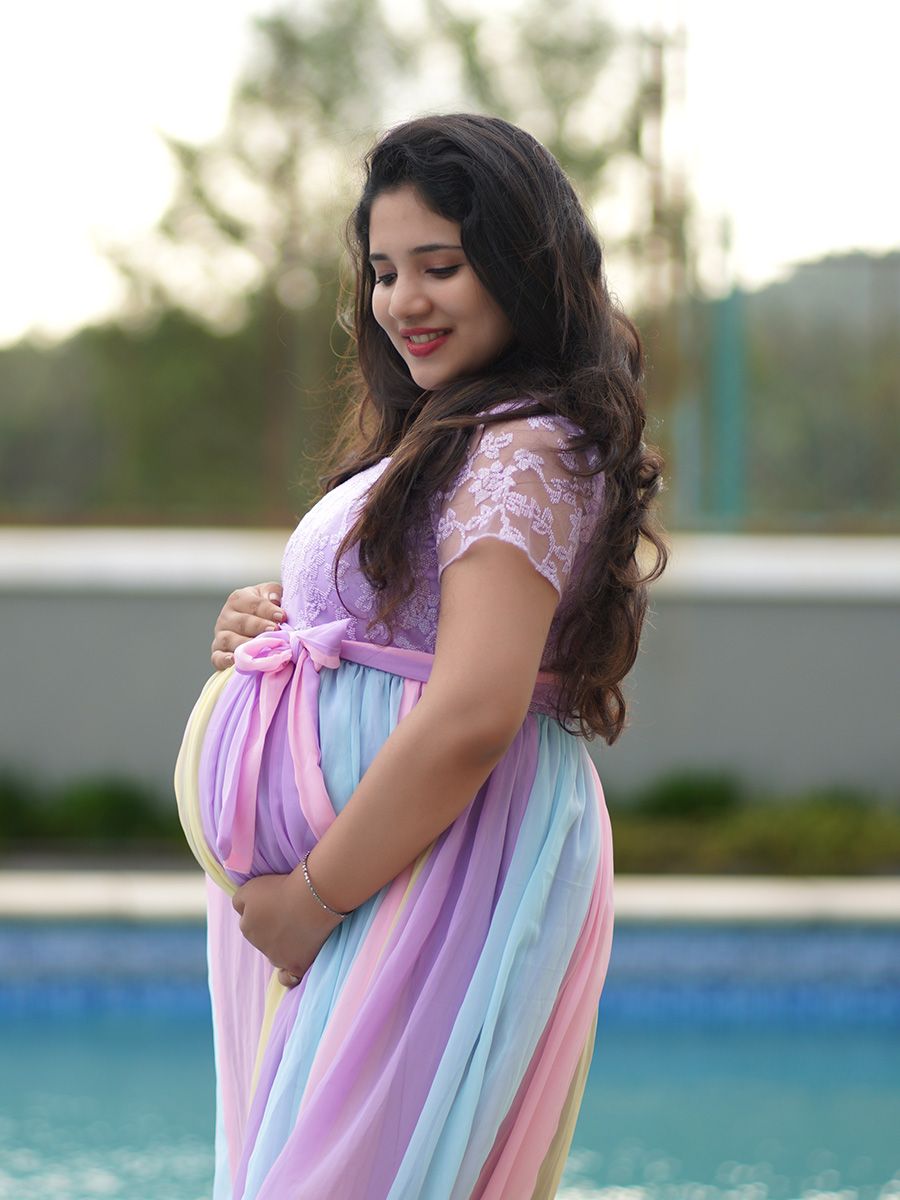 Unique Outdoors Baby Shower Photography Poses Ideas In India.pdf