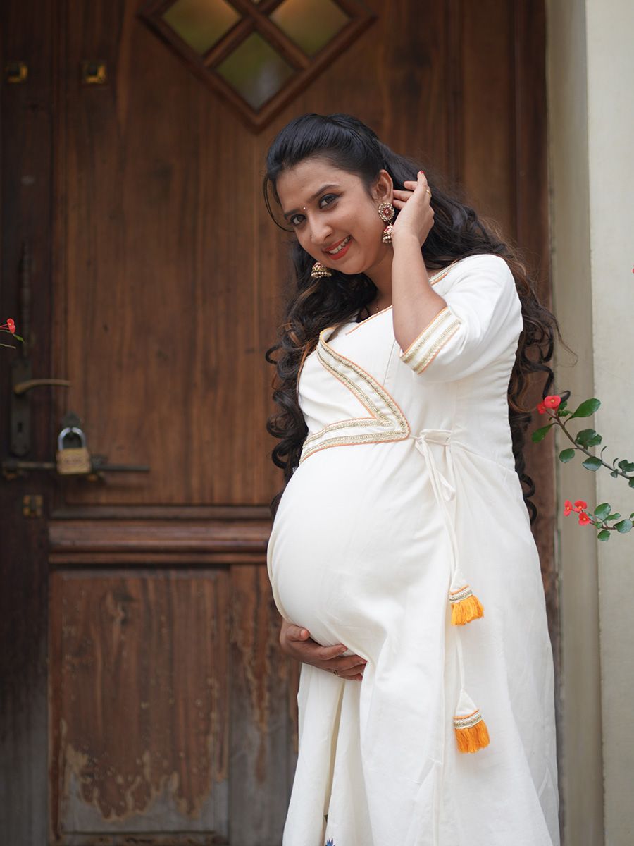 Pretty Pregnant Woman Is Wearing Indian Sari Dress Stock Photo