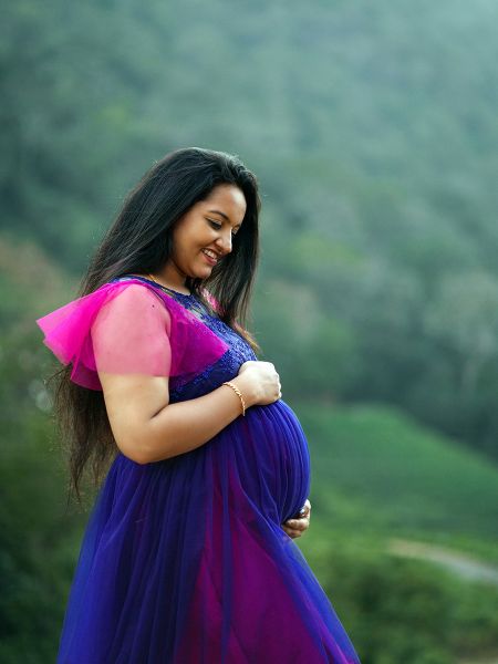 pregnancy photoshoot| pregnancy best poses #maternityphotoshoot #babyshower  - YouTube