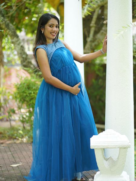 Rent A Sheer Net Maternity Photoshoot Gown, Feeding Gowns With Zip, Woolen Feeding  Gown, Feeding Gown Party Wear, फीडिंग गाउन, दूध पिलाने का गाउन - Pink Fabb,  Delhi | ID: 26264029073