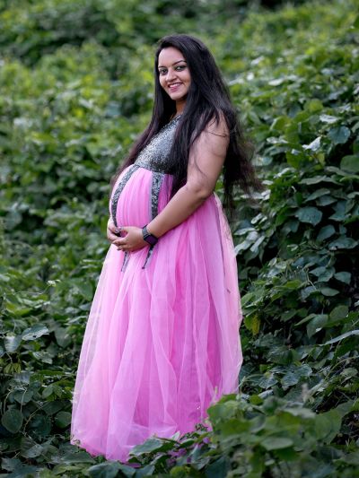 10 Plus Size Maternity Dresses For Photoshoot Magic