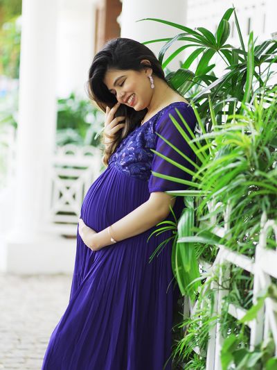 G1019, Bottle Green One Shoulder Maternity Shoot Gown, Size: All, Colo –  styleicon.in