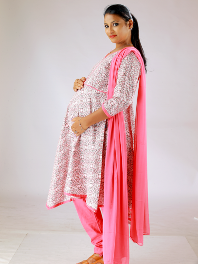 Alia Bhatt looks pretty in a peach salwar suit!